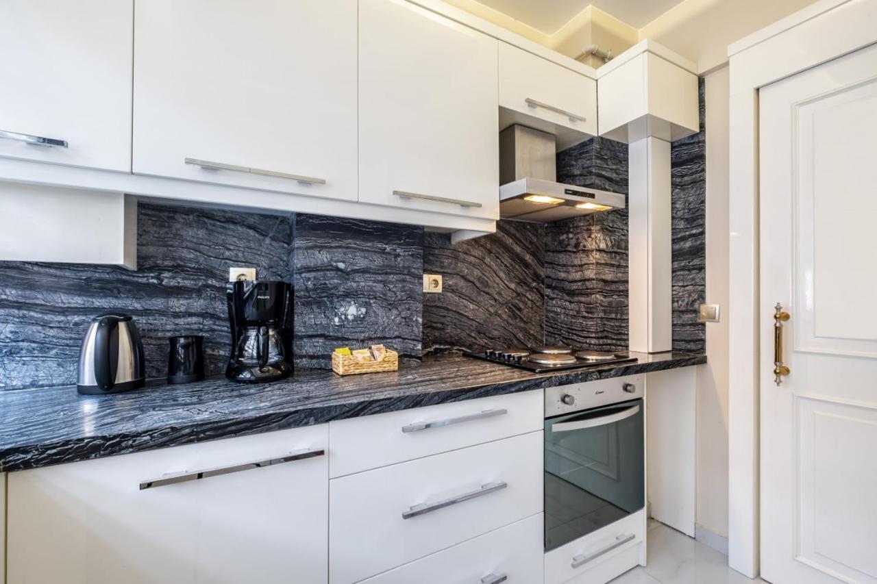 Appartamento Captivating Flat With Balcony Near Besiktas Pier Provincia di Provincia di Istanbul Esterno foto