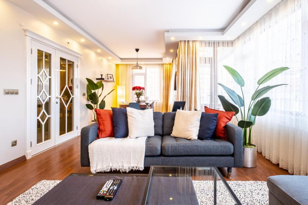 Appartamento Captivating Flat With Balcony Near Besiktas Pier Provincia di Provincia di Istanbul Esterno foto